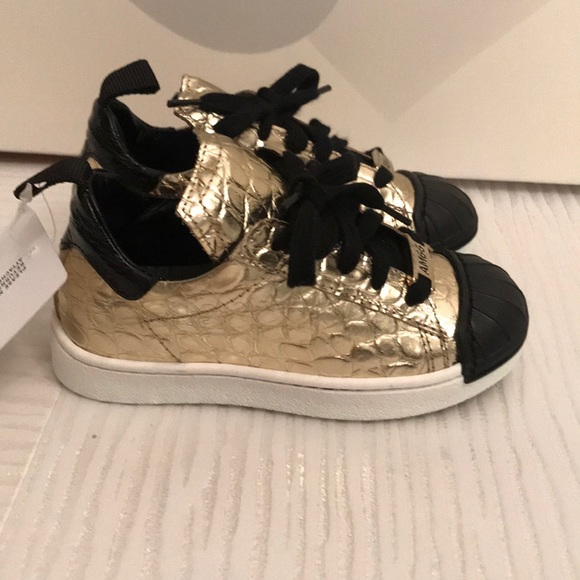 Shoes - Picture 2 of 7